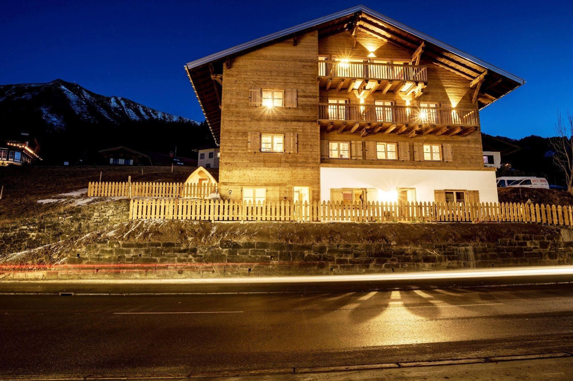 Alpen Select Lodge Kleinwalsertal Riezlern Exterior photo